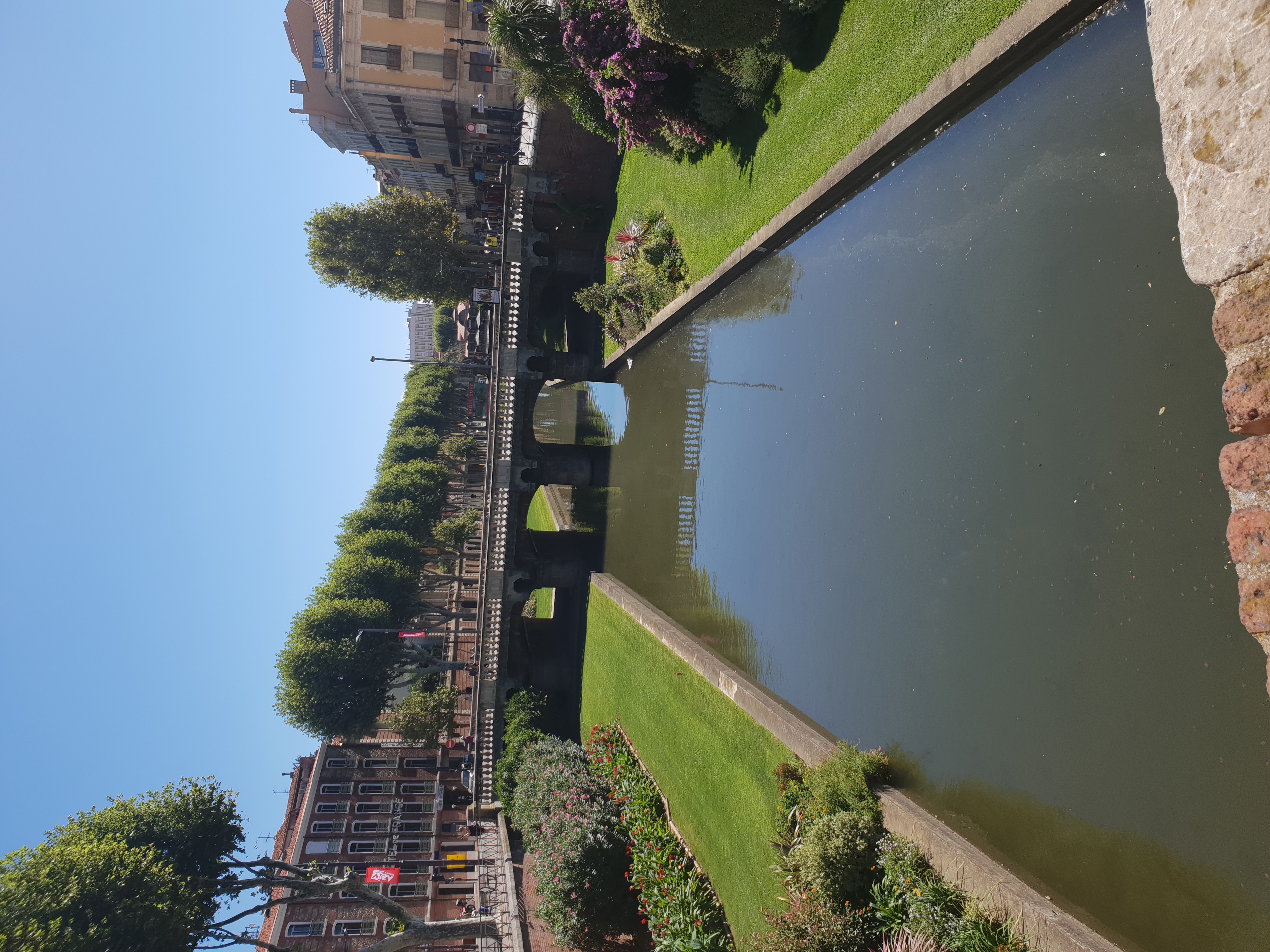 rivière dans la ville de Perpignan, Perpignan, en France